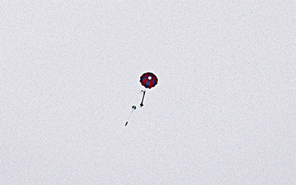 Descent after main parachute is triggered © 2020 ITA Aachen / Space Team Aachen Descent after main parachute is triggered © 2020 ITA Aachen / Space Team Aachen