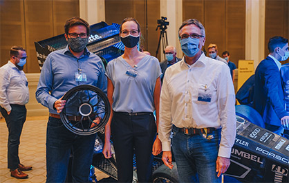 Roll out Ecurie Aix (Yanick Schlesinger, Hannah Dammers, Professor Thomas Gries, from left to right, all members of ITA) © 2020 Ecurie Aix / RWTH Aachen University