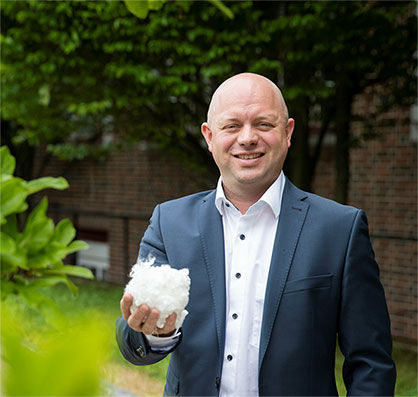Jurgen Eizinger - Vice President Global Nonwovens Business © 2021 Lenzing Jurgen Eizinger - Vice President Global Nonwovens Business © 2021 Lenzing