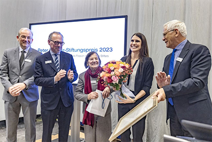 Peter Dornier Foundation Award 2023 ceremony – Prof. Dr.-Ing. habil. Martin Oberlack (supervisor), Peter D. Dornier (foundation board), Maja Dornier (chairwoman of the foundation board), Lara De Brock (winner), Prof. Dr. Wolf Mutschler (foundation board) © 2023 Lindauer DORNIER Peter Dornier Foundation Award 2023 ceremony – Prof. Dr.-Ing. habil. Martin Oberlack (supervisor), Peter D. Dornier (foundation board), Maja Dornier (chairwoman of the foundation board), Lara De Brock (winner), Prof. Dr. Wolf Mutschler (foundation board) © 2023 Lindauer DORNIER