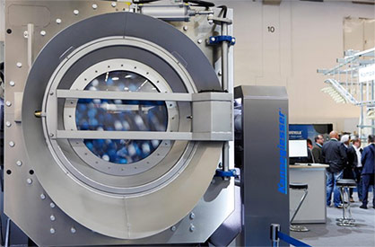 In professional textile care, filter systems and screens reduce lint in wastewater. Source: Messe Frankfurt/Jens Liebchen In professional textile care, filter systems and screens reduce lint in wastewater. Source: Messe Frankfurt/Jens Liebchen