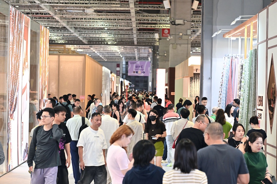 Visitors explore the wide range of home textile products and innovations presented across the four exhibition halls. © 2026 Messe Frankfurt