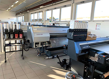 Mimaki’s machines at Digitak operate continuously, 24/7. By day, the machines are mainly used to develop and produce samples and colour proofs, while the actual production is carried out at night. (c) 2020 Mimaki Mimaki’s machines at Digitak operate continuously, 24/7. By day, the machines are mainly used to develop and produce samples and colour proofs, while the actual production is carried out at night. (c) 2020 Mimaki