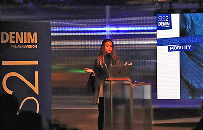 Manon Mangin of the Première Vision Fashion Team outlines the
trends for the Spring/Summer 2021 season at the London show. (c) 2019 Monforts Manon Mangin of the Première Vision Fashion Team outlines the
trends for the Spring/Summer 2021 season at the London show. (c) 2019 Monforts