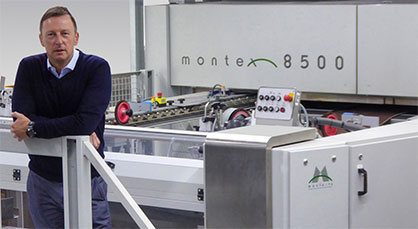 Knopf’s Sohn Managing Director Uwe Zuleg at the new Montex controls. © 2021 Monforts Knopf’s Sohn Managing Director Uwe Zuleg at the new Montex controls. © 2021 Monforts