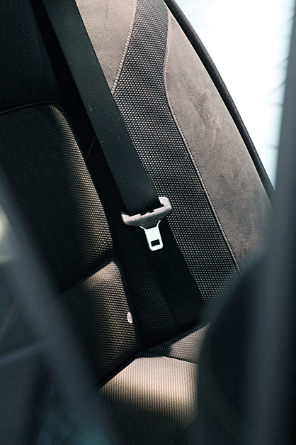 In accidents, the number one lifesaver is not the vehicle's body work or the airbag, but the seat belt. It holds the vehicle occupants firmly in position and thus enables other protective technologies to unfold their full function. © 2022 Oerlikon In accidents, the number one lifesaver is not the vehicle's body work or the airbag, but the seat belt. It holds the vehicle occupants firmly in position and thus enables other protective technologies to unfold their full function. © 2022 Oerlikon