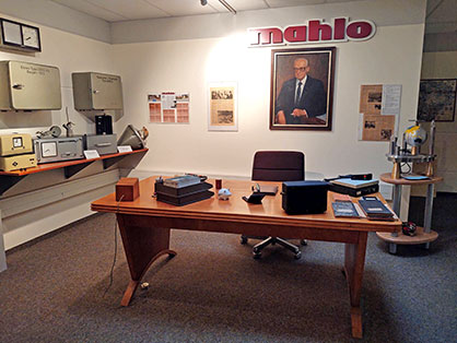 Original desk Dr. Mahlo (c) 2020 Mahlo Original desk Dr. Mahlo (c) 2020 Mahlo