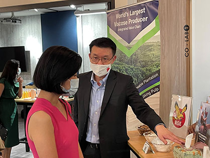 President of RGE Group, Tey Wei Lin, sharing with Sim Ann, Senior Minister of State for Foreign Affairs and National Development on the integrated value chain that RGE provides through its various companies that can generate positive environmental impact at various stages of textile and fashion production. © 2021 RGE President of RGE Group, Tey Wei Lin, sharing with Sim Ann, Senior Minister of State for Foreign Affairs and National Development on the integrated value chain that RGE provides through its various companies that can generate positive environmental impact at various stages of textile and fashion production. © 2021 RGE