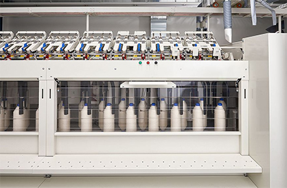 The fully automatic roving frame F 40 sets new standards with a doffing time of only 90 seconds. © 2022 Rieter The fully automatic roving frame F 40 sets new standards with a doffing time of only 90 seconds. © 2022 Rieter