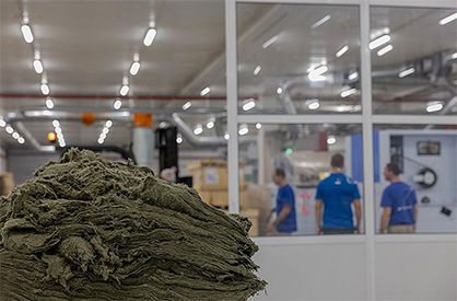 Mechanically recycled cotton fibers (photo by Ana Palacios) Mechanically recycled cotton fibers (photo by Ana Palacios)