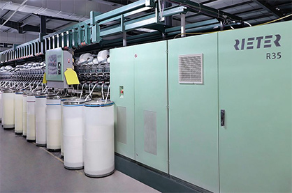ROBOdoff installed on an existing rotor spinning machine R 35. © 2023 Rieter ROBOdoff installed on an existing rotor spinning machine R 35. © 2023 Rieter