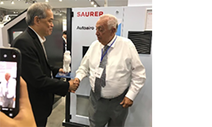 Mr Mayer Zaga Galante, CEO of Zagis shakes hands with Clement Woon, CEO of Saurer Group (c) 2019 Saurer
Mr Mayer Zaga Galante, CEO of Zagis shakes hands with Clement Woon, CEO of Saurer Group (c) 2019 Saurer
