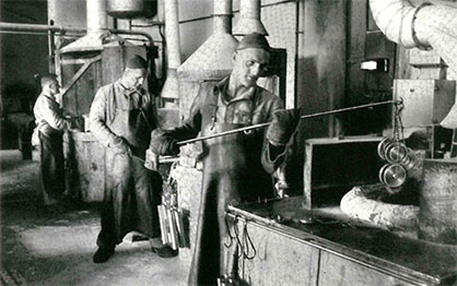 1945: Hardening processes at steel plant in the early days of the association. (c) 2020 Swisstex Textile Machinery 1945: Hardening processes at steel plant in the early days of the association. (c) 2020 Swisstex Textile Machinery