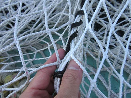 (left) MX-4 net showing almost no deterioration after approx. 300 uses and (right) unused knotless net (c) 2020 Teijin