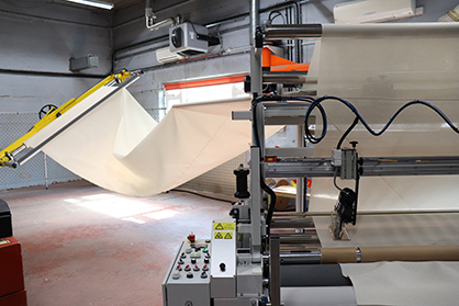 With Svegea bias cutters, circular woven technical fabrics are fed via a revolving winder and slit at angles. © 2022 Sevega With Svegea bias cutters, circular woven technical fabrics are fed via a revolving winder and slit at angles. © 2022 Sevega