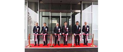 Toray President Akihiro Nikkaku (third from left) at ribbon-cutting ceremony (c) 2019 Toray Toray President Akihiro Nikkaku (third from left) at ribbon-cutting ceremony (c) 2019 Toray