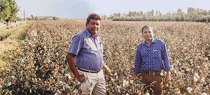 Mr. Sekar and Mr. Prakash in their cotton field (c) 2020 Truetzschler Mr. Sekar and Mr. Prakash in their cotton field (c) 2020 Truetzschler
