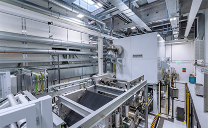 Web strengthening is possible with the AquaJet or with the thermobonder © 2021 Truetzschler Web strengthening is possible with the AquaJet or with the thermobonder © 2021 Truetzschler