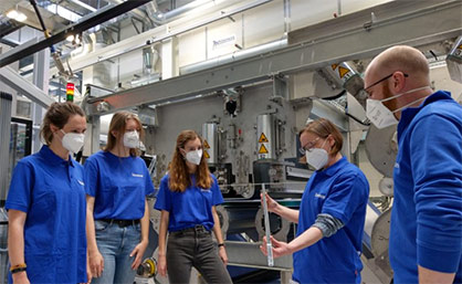 Students in action © 2021 Truetzschler Students in action © 2021 Truetzschler