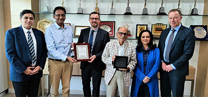 Ashish Sharma, Senior Vice President, Sales and Marketing, Trützschler India, Neeraj Jain, Joint Managing Director, Vardhman Textiles Limited, Alexander Stampfer, CSO, Trützschler Group SE, S. P. Oswal, Chairperson and Managing Director, Vardhman Textiles Limited, Suchita Oswal Jain, Vice Chairwoman and Joint Managing Director, Vardhman Textiles Limited, Dr. Dirk Burger, Co-CEO, Trützschler Group SE © 2022 Trützschler