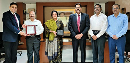 Ashish Sharma, Senior Vice President, Sales and Marketing, Trützschler India, M. E. Manivannan, Senior Vice President (Operations), Loyal Textile Mill, Valli M. Ramaswami, Chairwoman, Loyal Textile Mill, Joseph Thomson, CEO, Trützschler India, A, Velliangiri, CEO, Loyal Textile Mill, D. Deavadas, CTO, Loyal Textile Mill © 2022 Trützschler