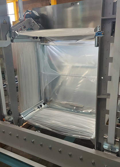 XL Power is equipped with longer and stronger gripper arms to load and stretch even more film © 2022 Tentoma XL Power is equipped with longer and stronger gripper arms to load and stretch even more film © 2022 Tentoma